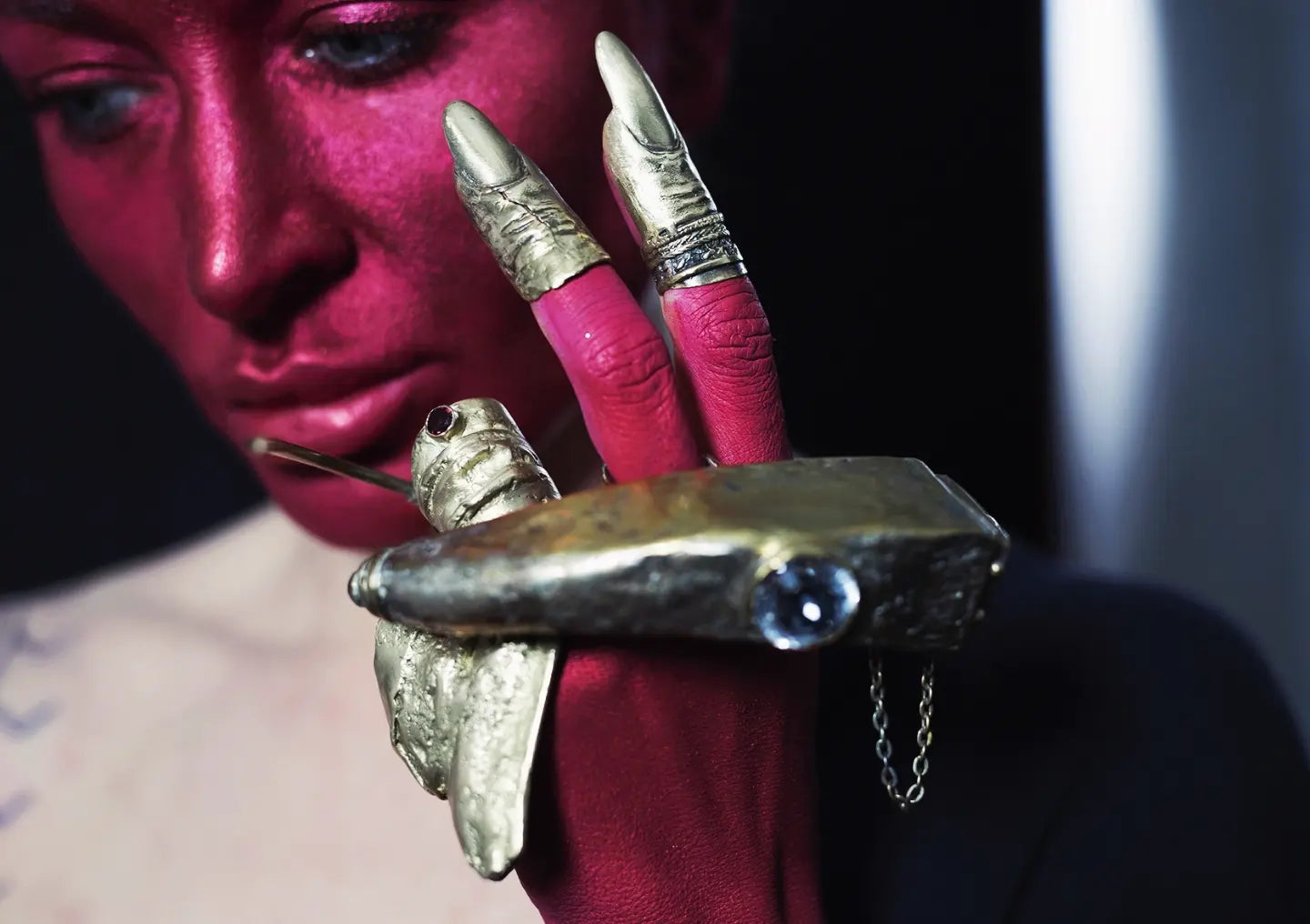 Finger ring crash. Sculpture. Brass. / Pierscien palec pekniety. Mosiadz.