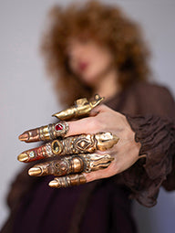 Finger ring. Bronze, brass, zirconia. / Pierscien palec, braz, mosiadz, cyrkonia.