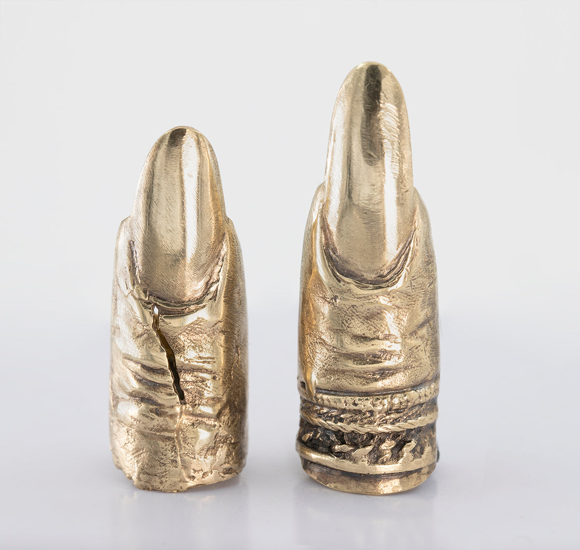 Finger ring crash. Sculpture. Brass. / Pierscien palec pekniety. Mosiadz.