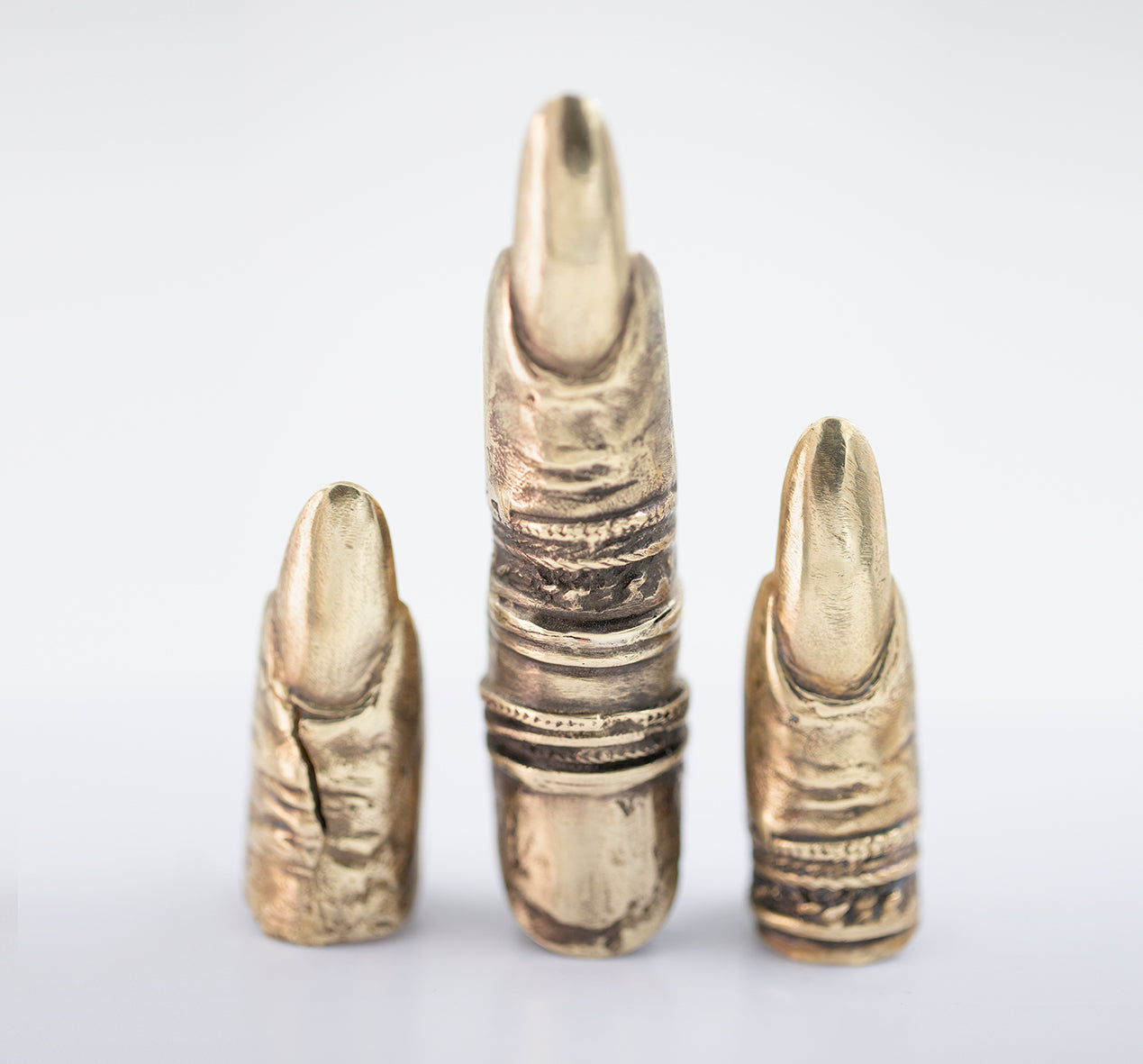 Finger ring crash. Sculpture. Brass. / Pierscien palec pekniety. Mosiadz.