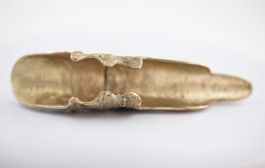 Raw Finger long nail. Sculpture. Chain. Brass and silver. / Pierscien palec z dlugim paznokciem. Mosiadz i srebro.
