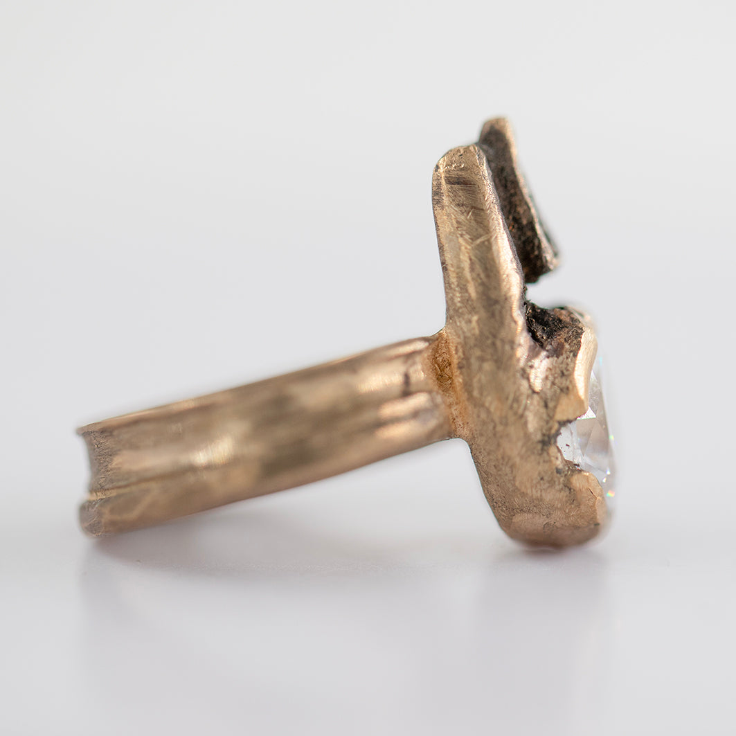 Small ring with zirconia. Brass. / Maly pierscien. Mosiadz, cyrkonia.
