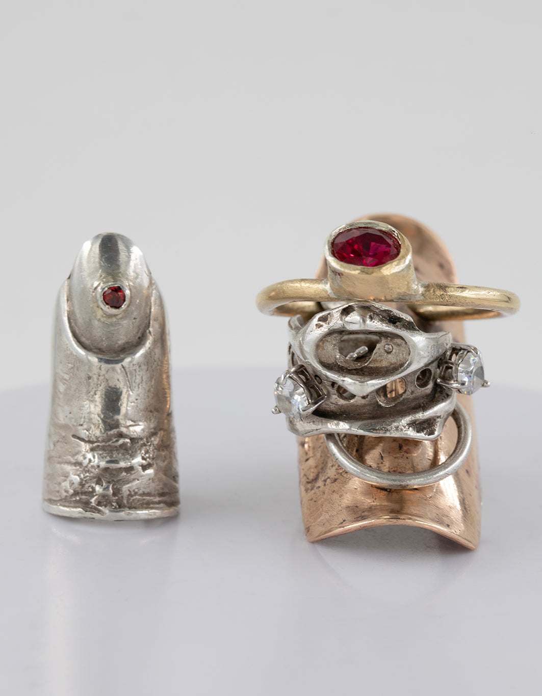 Ring Finger basic with garnet. Silver. / Pierscien palec podstawowy, granat. Srebro.