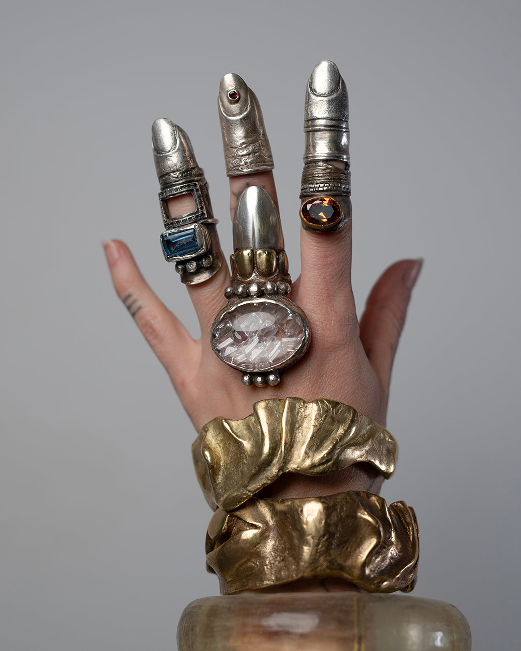 Finger ring. Silver, bronze and blue zircone. / Pierscien palec, srebro, braz, cyrkonia.