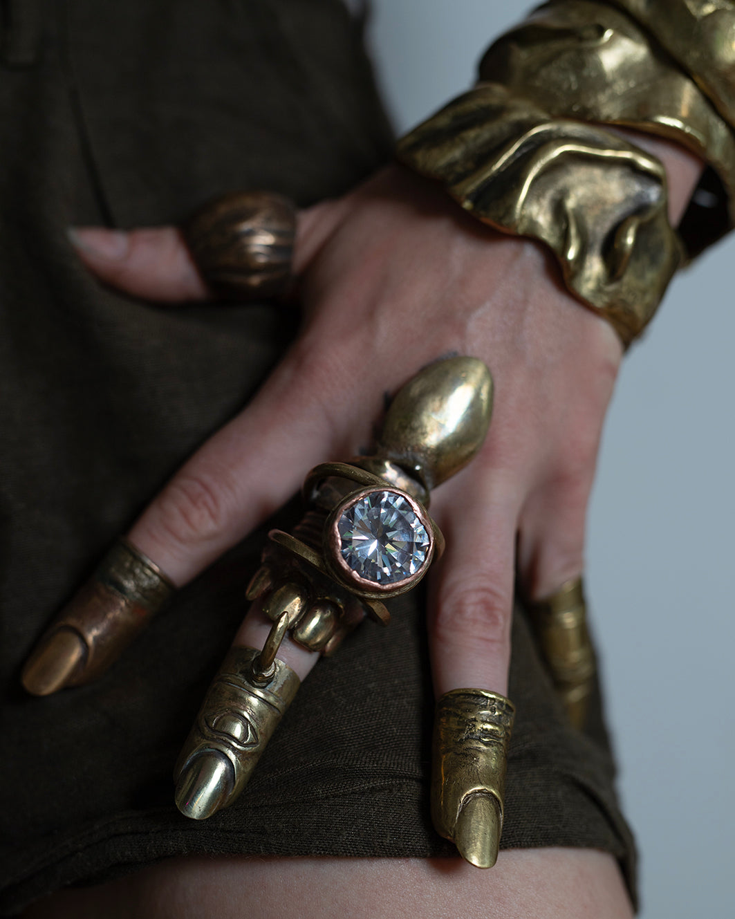 Armor ring with zirconia. Brass, copper. / Pierscien zbroja z cyrkonia. Mosiadz, miedz.
