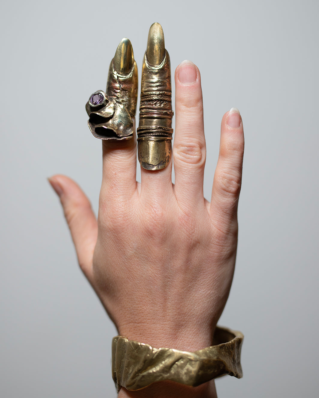 Ring finger floral shape. Brass, amethyst. / Pierscien palec. Mosiadz, ametyst.