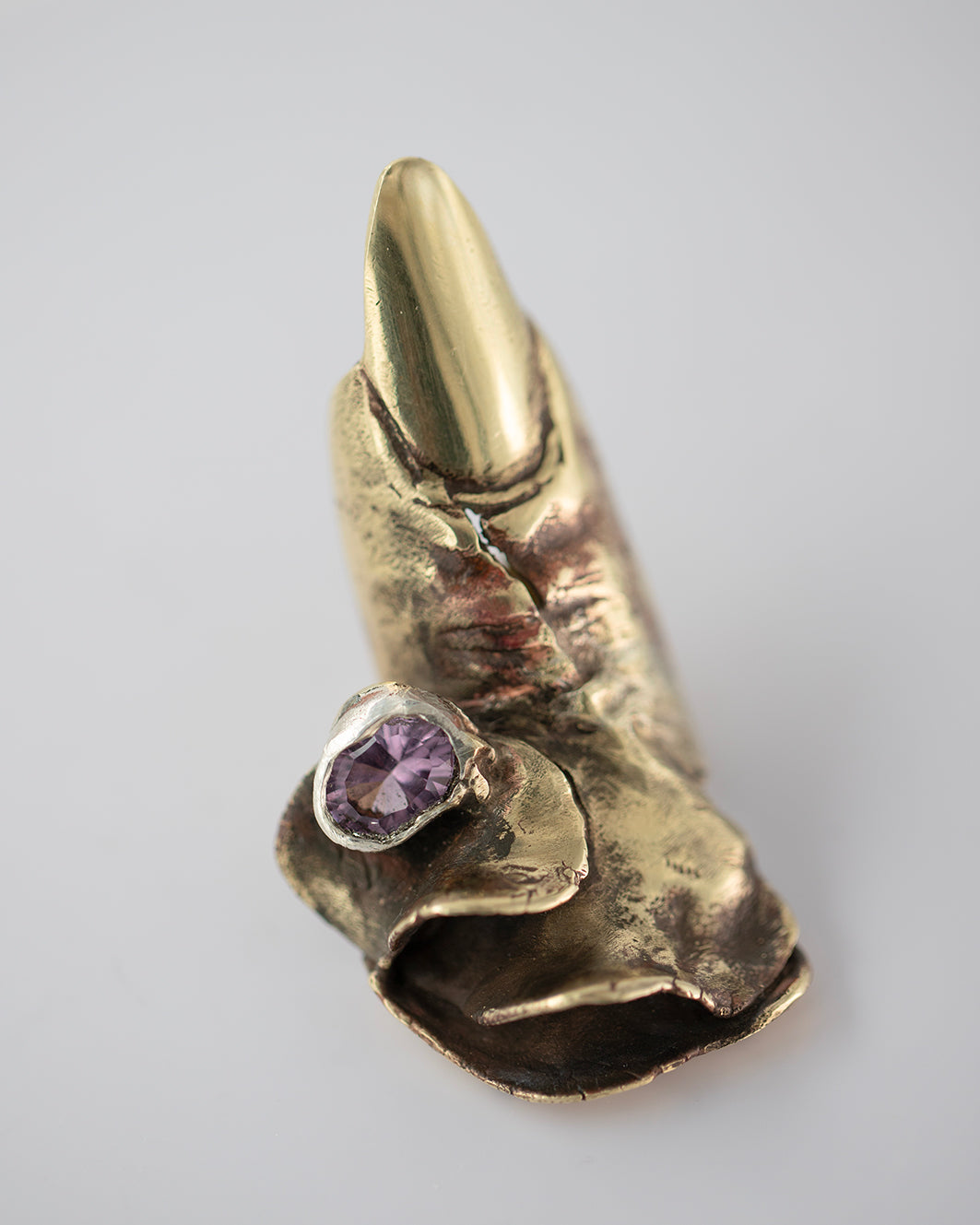 Ring finger floral shape. Brass, amethyst. / Pierscien palec. Mosiadz, ametyst.