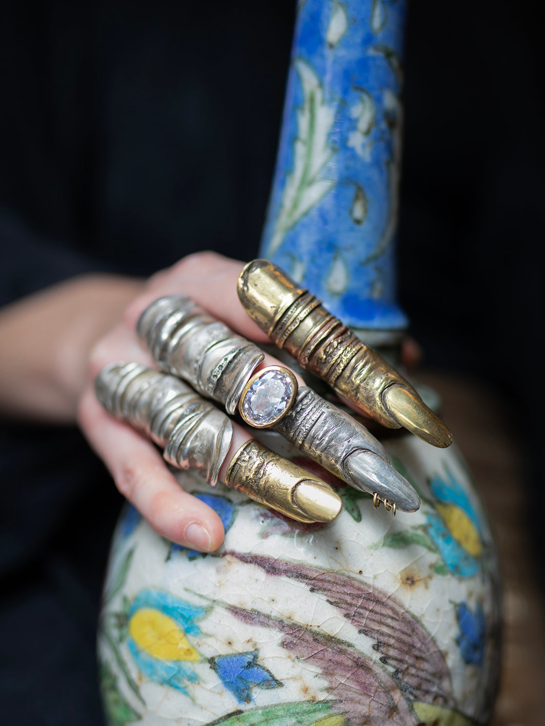 Finger ring with earring. Brass, silver, zircone. / Pierscien palec z kolczykami, mosiadz, srebro, cyrkonia.