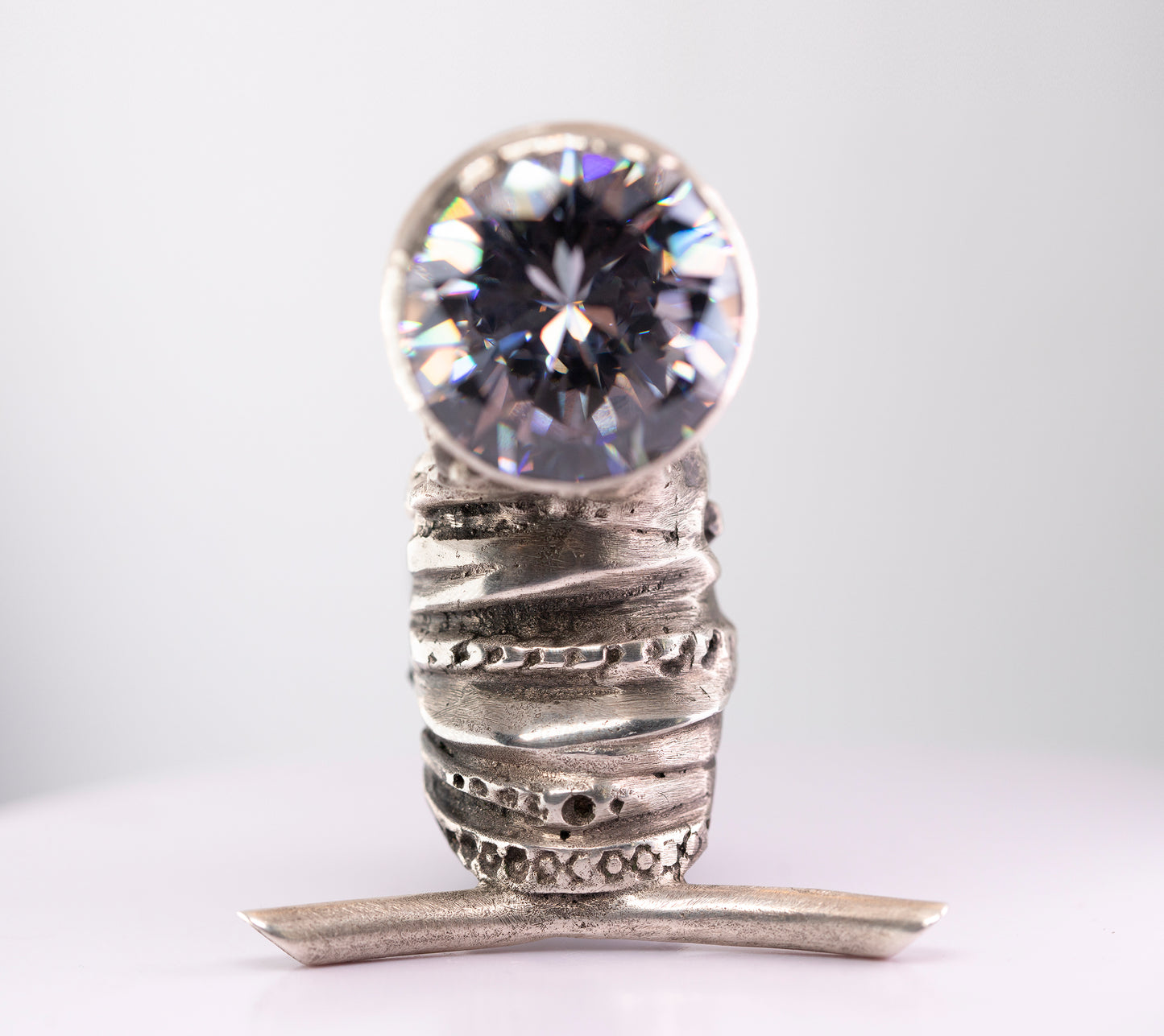 Ring with cubic zirconia. Brass. / Pierscien z cyrkonia. Mosiadz.