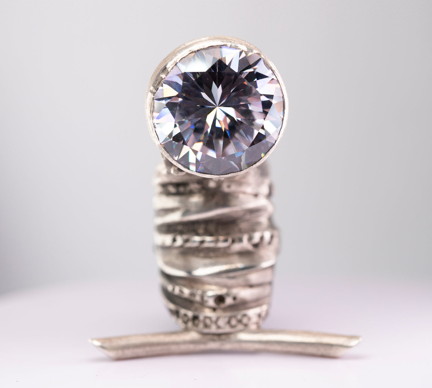 Ring with cubic zirconia. Brass. / Pierscien z cyrkonia. Mosiadz.