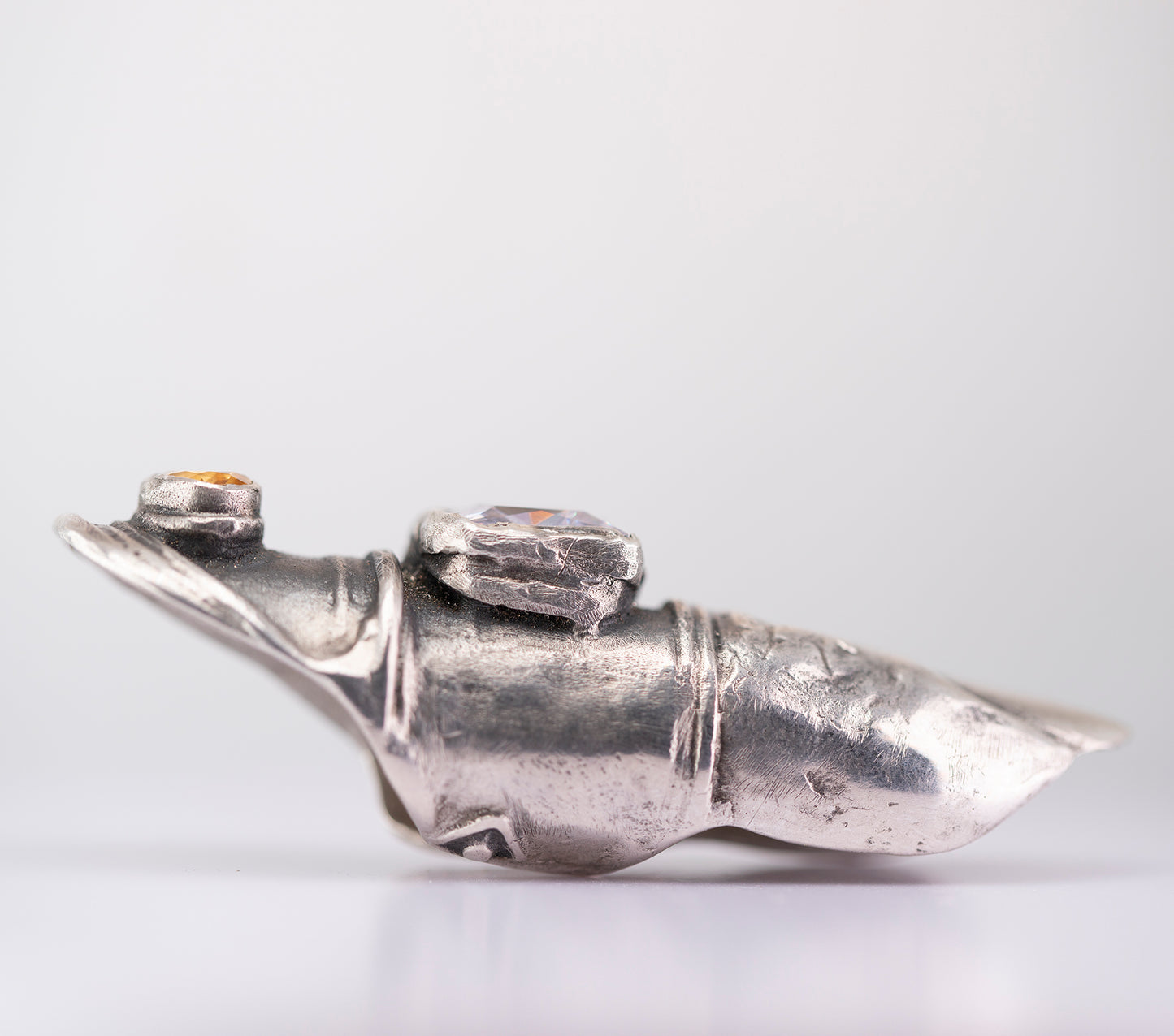 Big Finger ring Chr brass with 2 amethysts. / Pierscien palec, mosiadz, 2 ametysty.