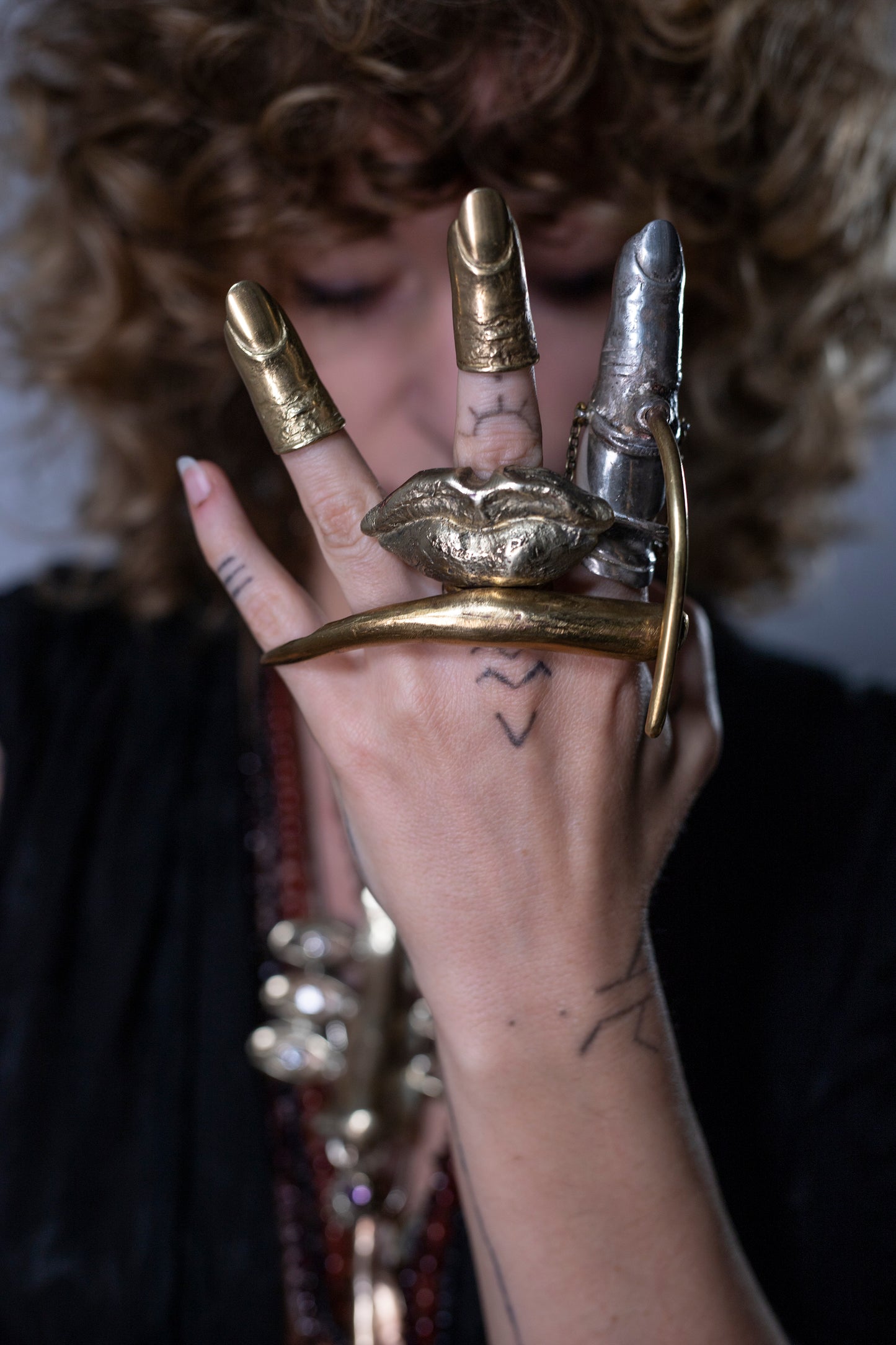 Lip-shaped ring. Brass. / Pierscien usta. Mosiadz.