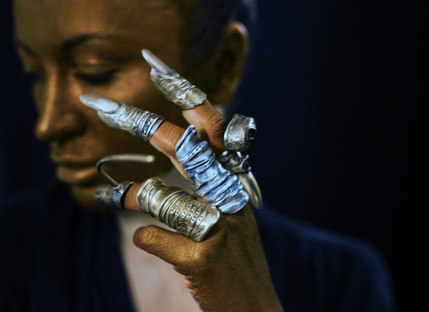 Finger ring crash. Sculpture. Brass. / Pierscien palec pekniety. Mosiadz.