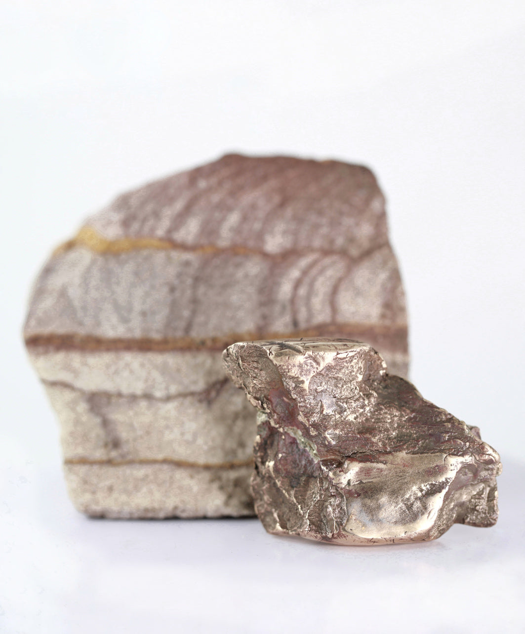 Stone ring. Bronze, brass. / Pierscien skala. Braz, mosiadz.