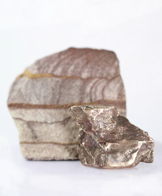 Stone ring. Bronze, brass. / Pierscien skala. Braz, mosiadz.