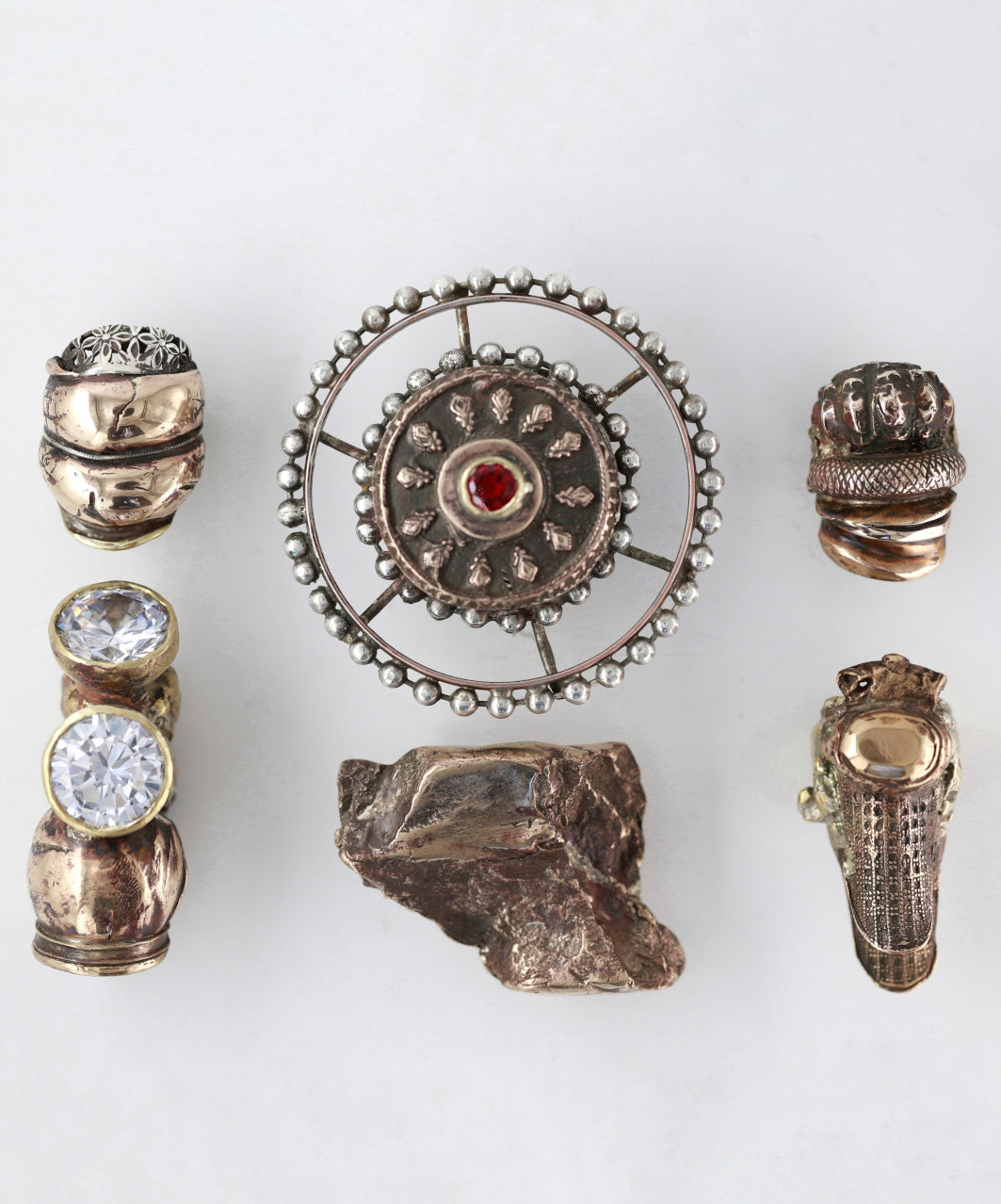 Plump ring. Bronze, brass, silver. / Pulchny pierscien. Braz, mosiadz, srebro.