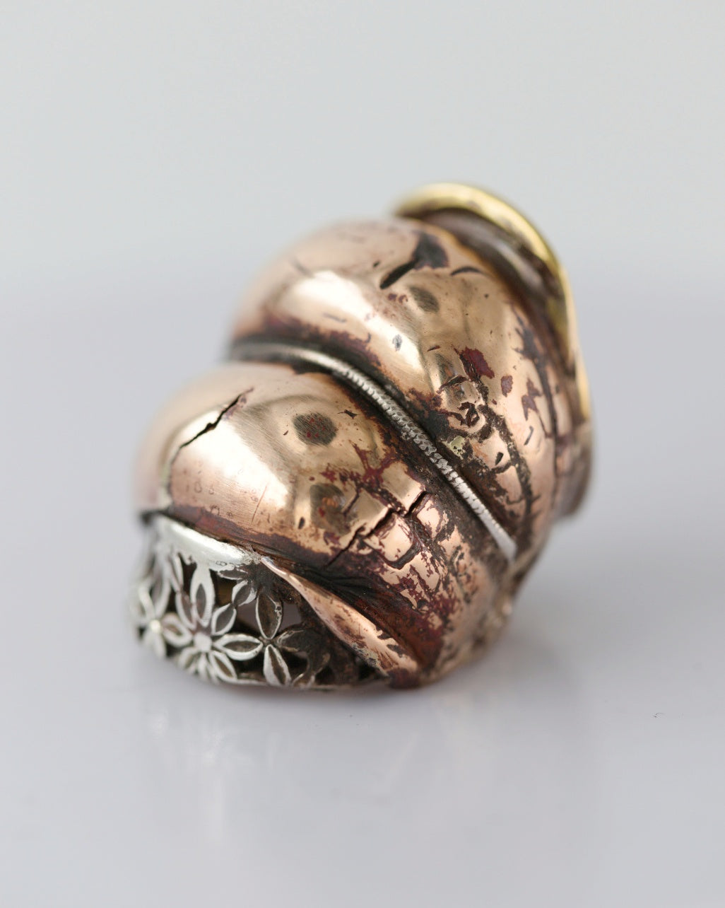 Plump ring. Bronze, brass, silver. / Pulchny pierscien. Braz, mosiadz, srebro.