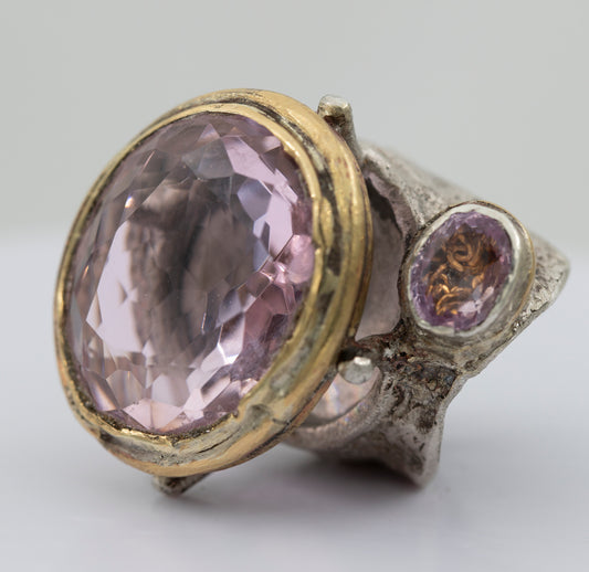 Pink. Big ring with stones. Silver and brass. / Pierscien, srebro i mosiadz topaz laboratoryjny.