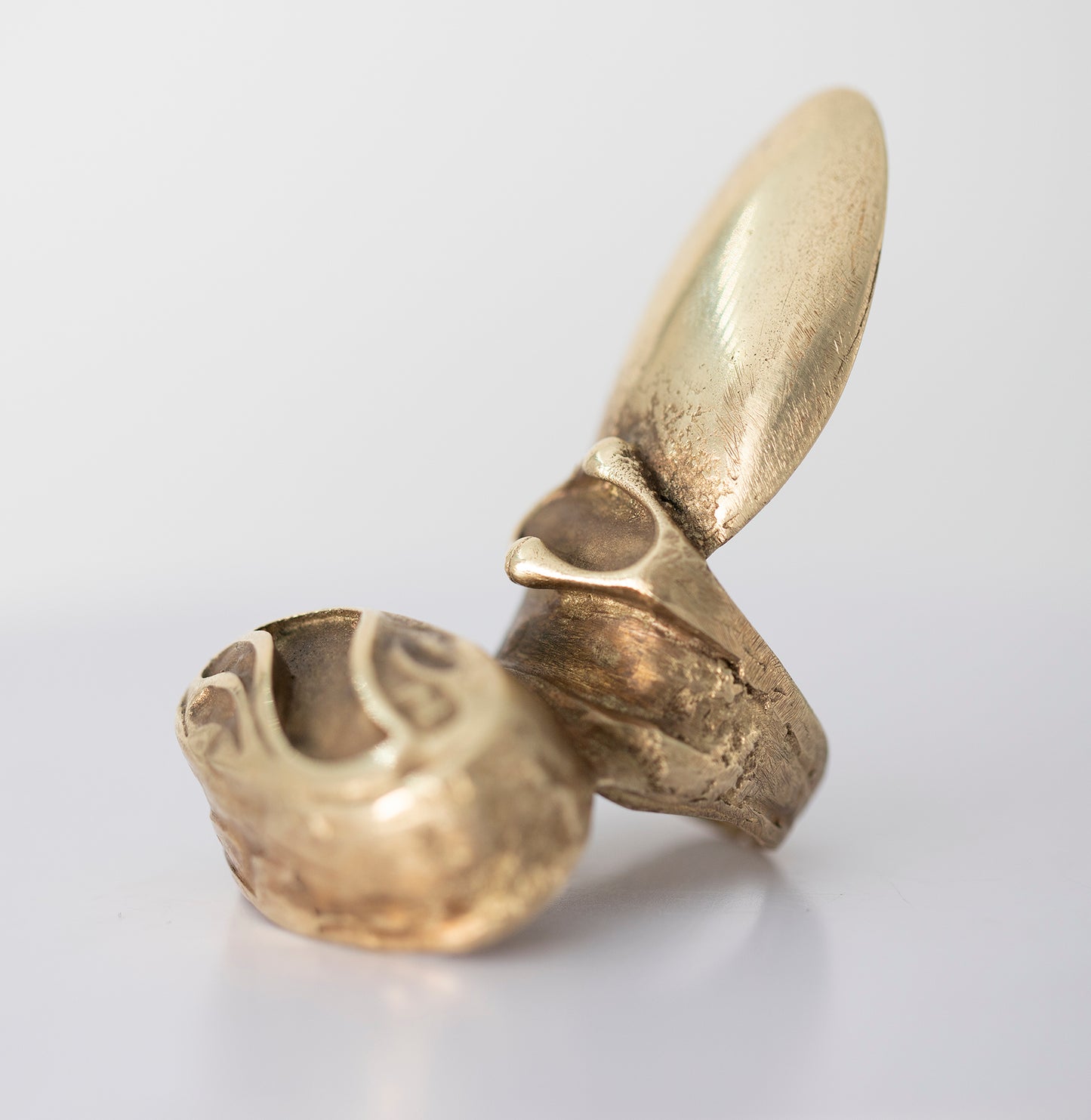 Mantis armor inspired ring. Silver and brass. / Pierscien inspirowany zbroja i modliszka. Srebro i mosiadz.