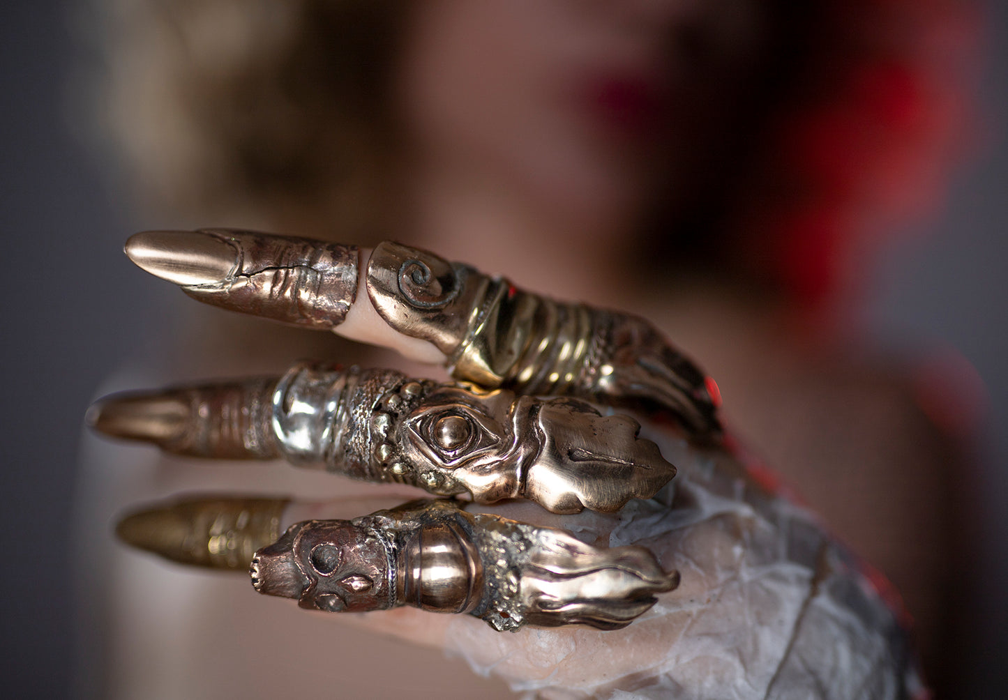 Mahakala sk ring. Silver and brass. / Duzy pierscien. Srebro i mosiadz.