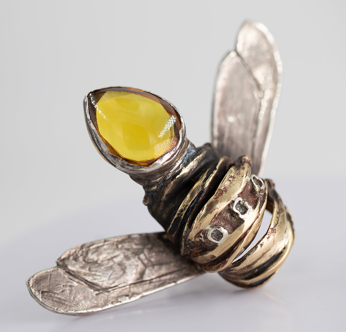 Big ring bee shape. Brass, silver, Quartz, topaz./ Pierscien w ksztalcie pszczoly. Srebro, mosiadz, kwarc, topaz.