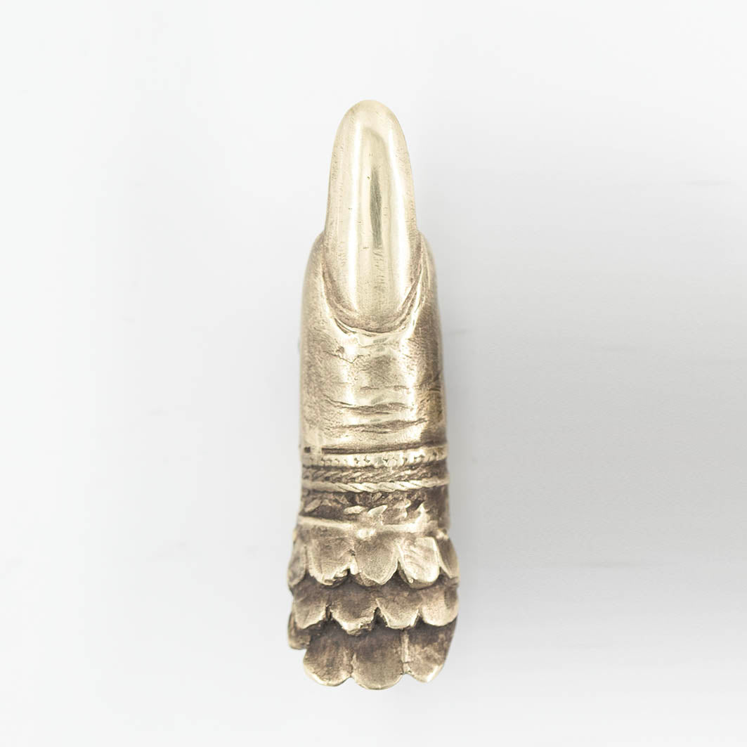 Dragon Finger long nail. Sculpture. Brass and silver. / Smoczy pierscien z dlugim paznokciem. Mosiadz i srebro.