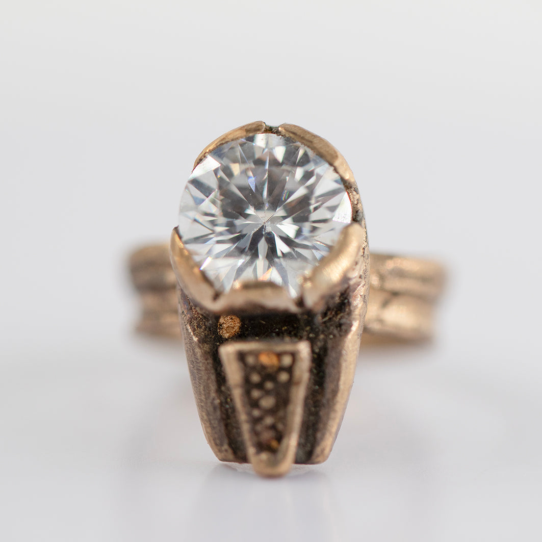 Small ring with cubic zirconia. Silver and brass. / Maly pierscien. Srebro i mosiadz, cyrkonia.