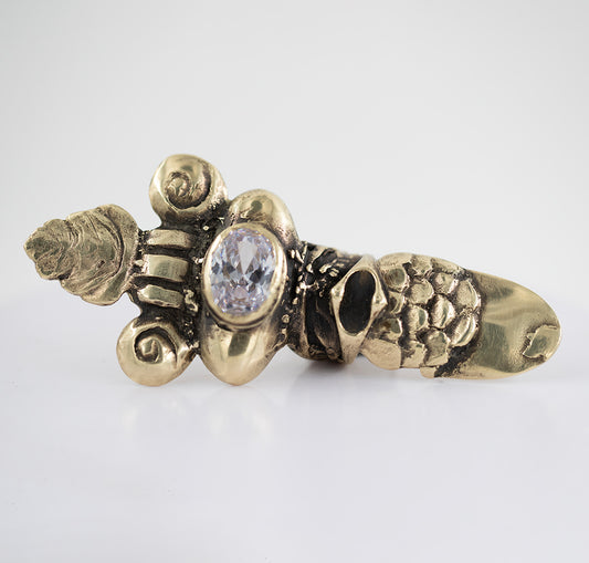 Stucco ring. Brass. Zirconia. / Pierscien inspirowany sztukateria. Mosiadz. Cyrkonia.