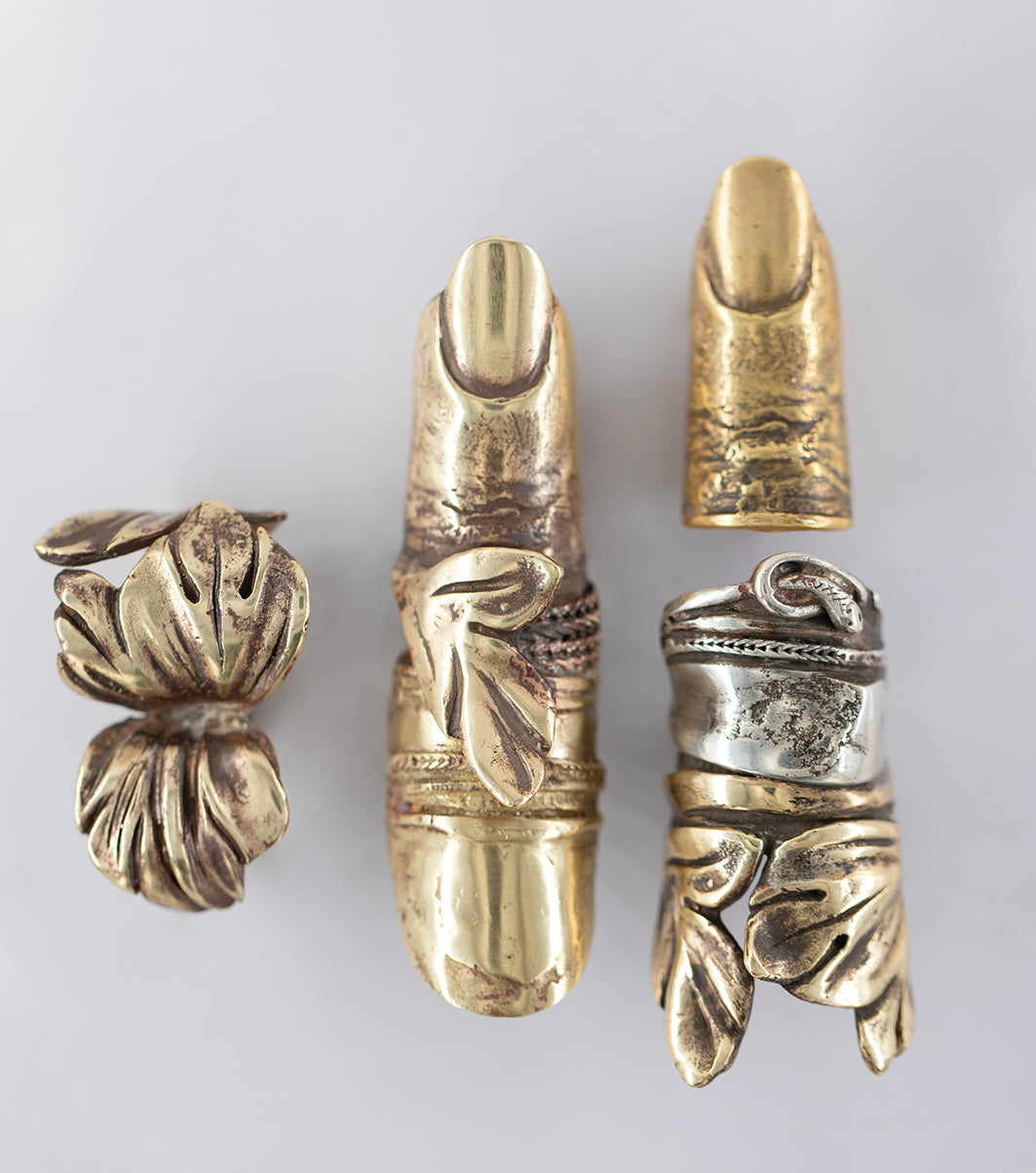 Floral shape ring. Brass. / pierscien w ksztalcie lisci. Mosiadz.