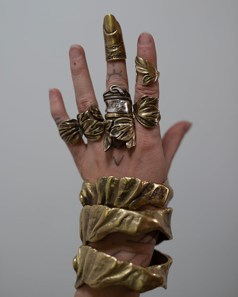 Floral shape ring II. Brass. / Pierscien w ksztalcie liscia. Mosiadz.
