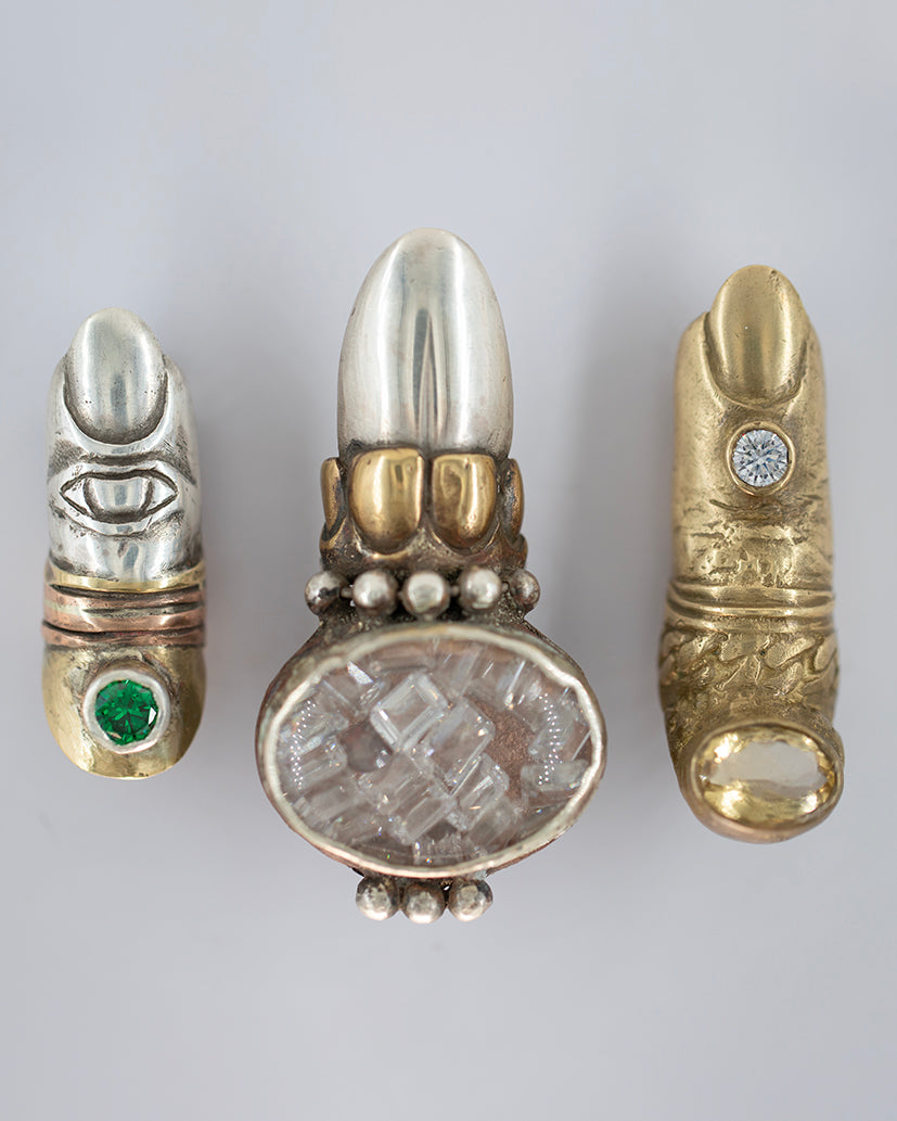 Finger ring. Brass, silver, copper, green zircone. / Pierscien palec, mosiadz, srebro, miedz, cyrkonia.