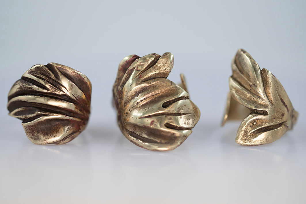 Floral shape ring IV. Brass. / Pierscien w ksztalcie liscia. Mosiadz.