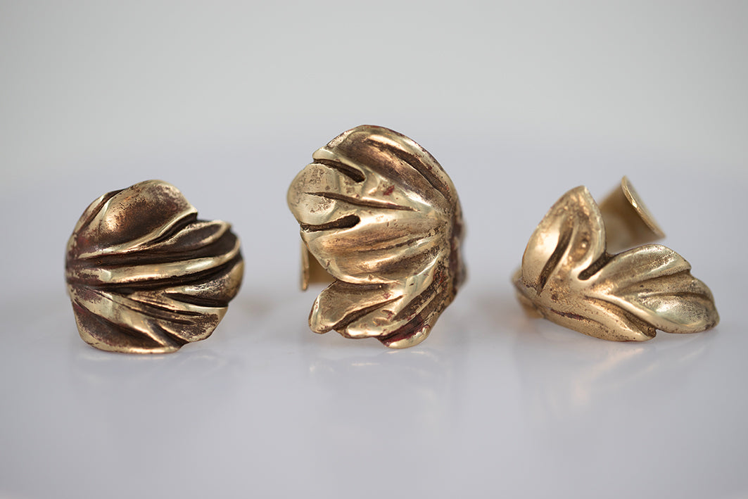 Floral shape ring IV. Brass. / Pierscien w ksztalcie liscia. Mosiadz.