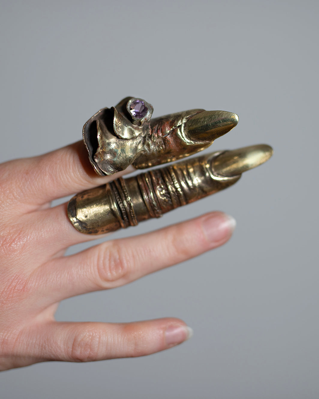 Ring finger floral shape. Brass, amethyst. / Pierscien palec. Mosiadz, ametyst.