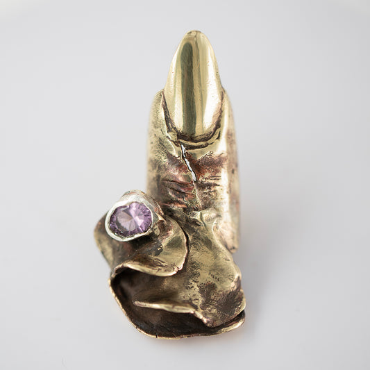 Ring finger floral shape. Brass, amethyst. / Pierscien palec. Mosiadz, ametyst.