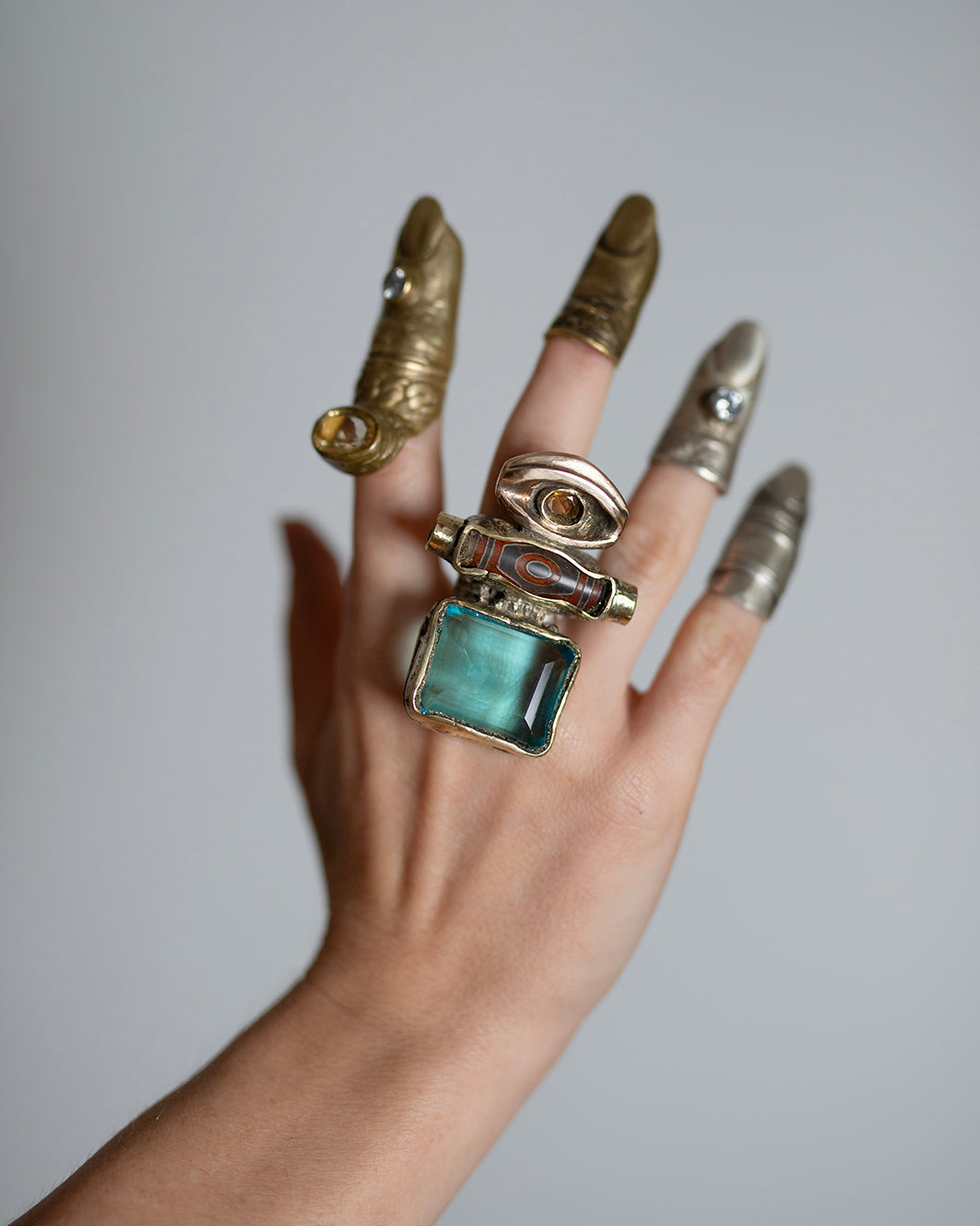 Big ring Dzi. Brass, bronze, silver, laboratory topaz, natural citrine, 2 turquoises./ Wielki pierscien Dzi. Mosiadz, braz, srebro, topaz laboratoryjny, naturalny cytryn, 2 turkusy.