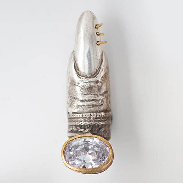 Finger ring with earring. Brass, silver, zircone. / Pierscien palec z kolczykami, mosiadz, srebro, cyrkonia.