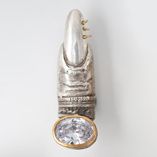 Finger ring with earring. Brass, silver, zircone. / Pierscien palec z kolczykami, mosiadz, srebro, cyrkonia.