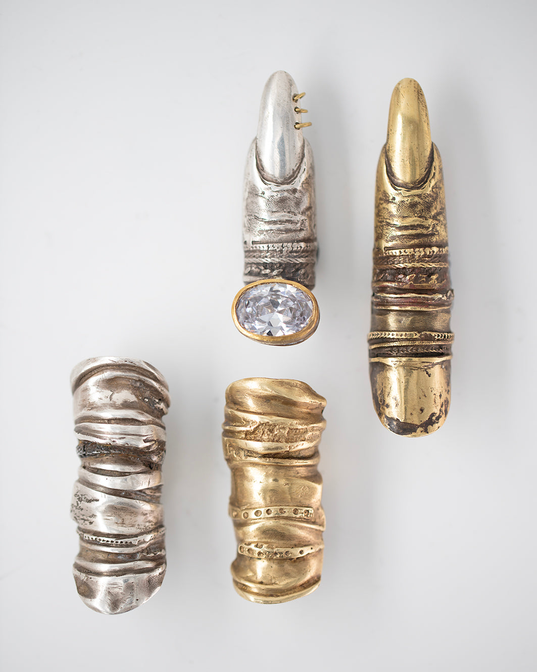 Finger ring with earring. Brass, silver, zircone. / Pierscien palec z kolczykami, mosiadz, srebro, cyrkonia.