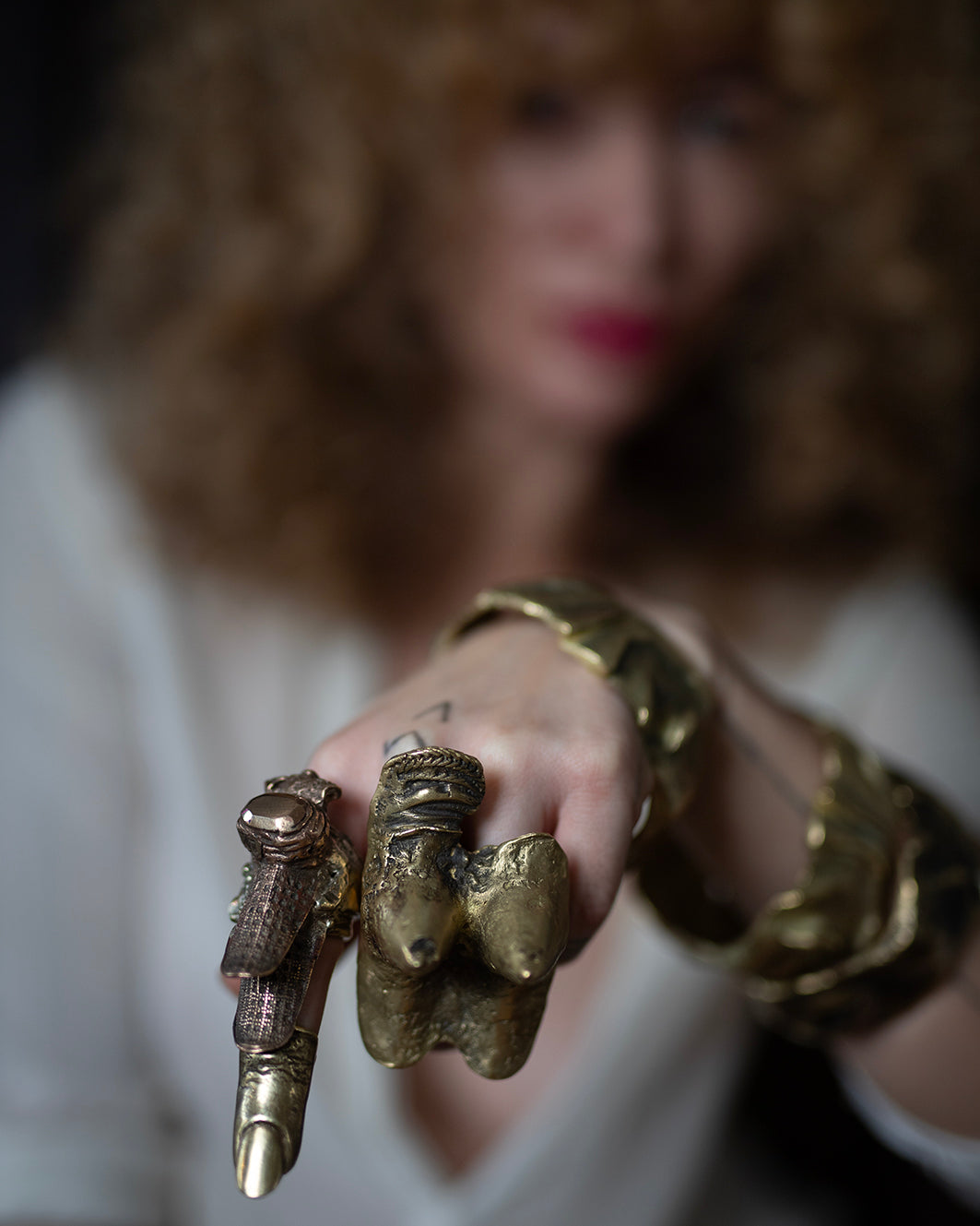 High ring armor. Brass, bronze. / Wysoki pierscien zbroja. Mosiadz, braz.