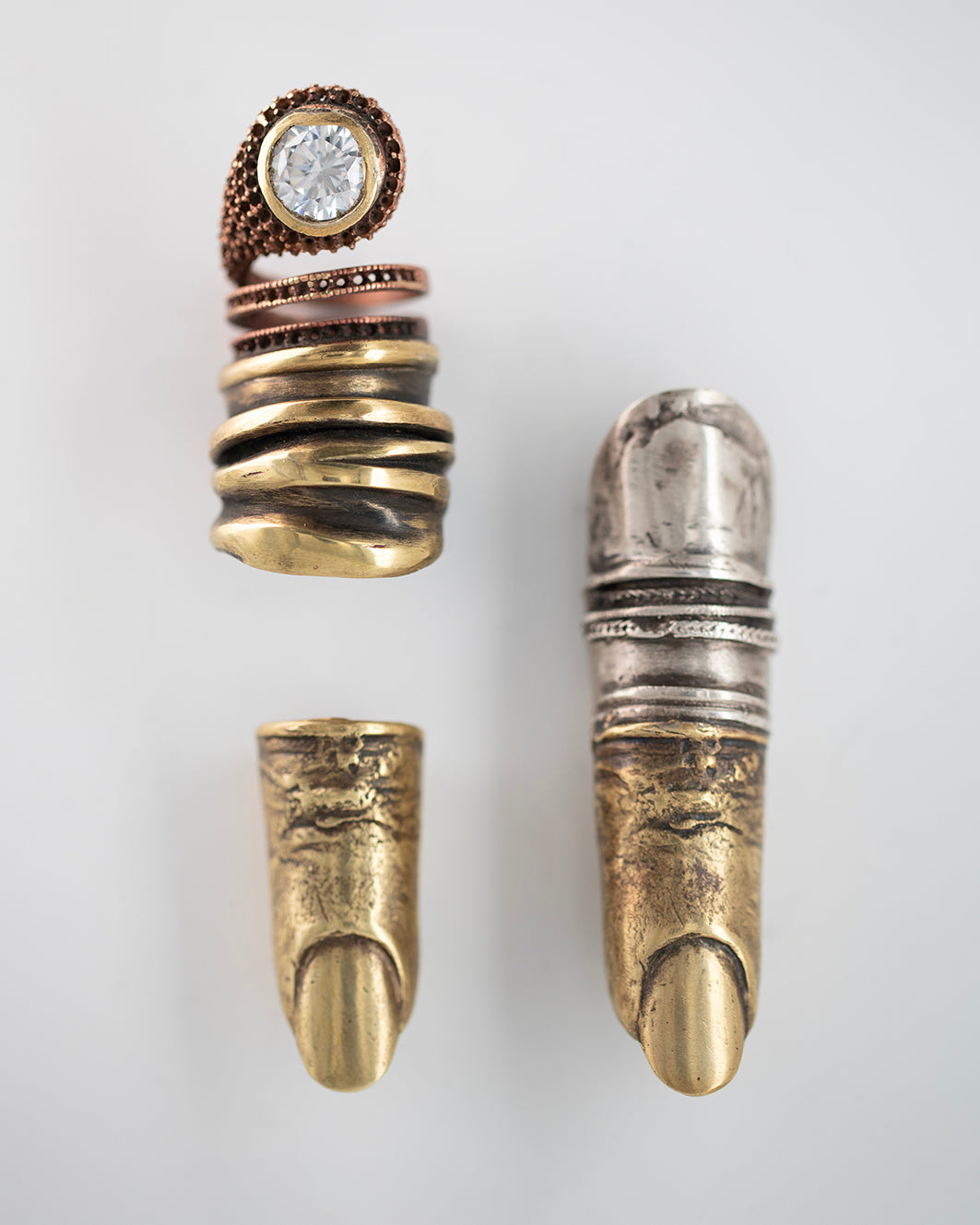 Flourish ring. Brass, copper. Zirconia. / Pierscien zawijas. Mosiadz, miedz. Cyrkonia.