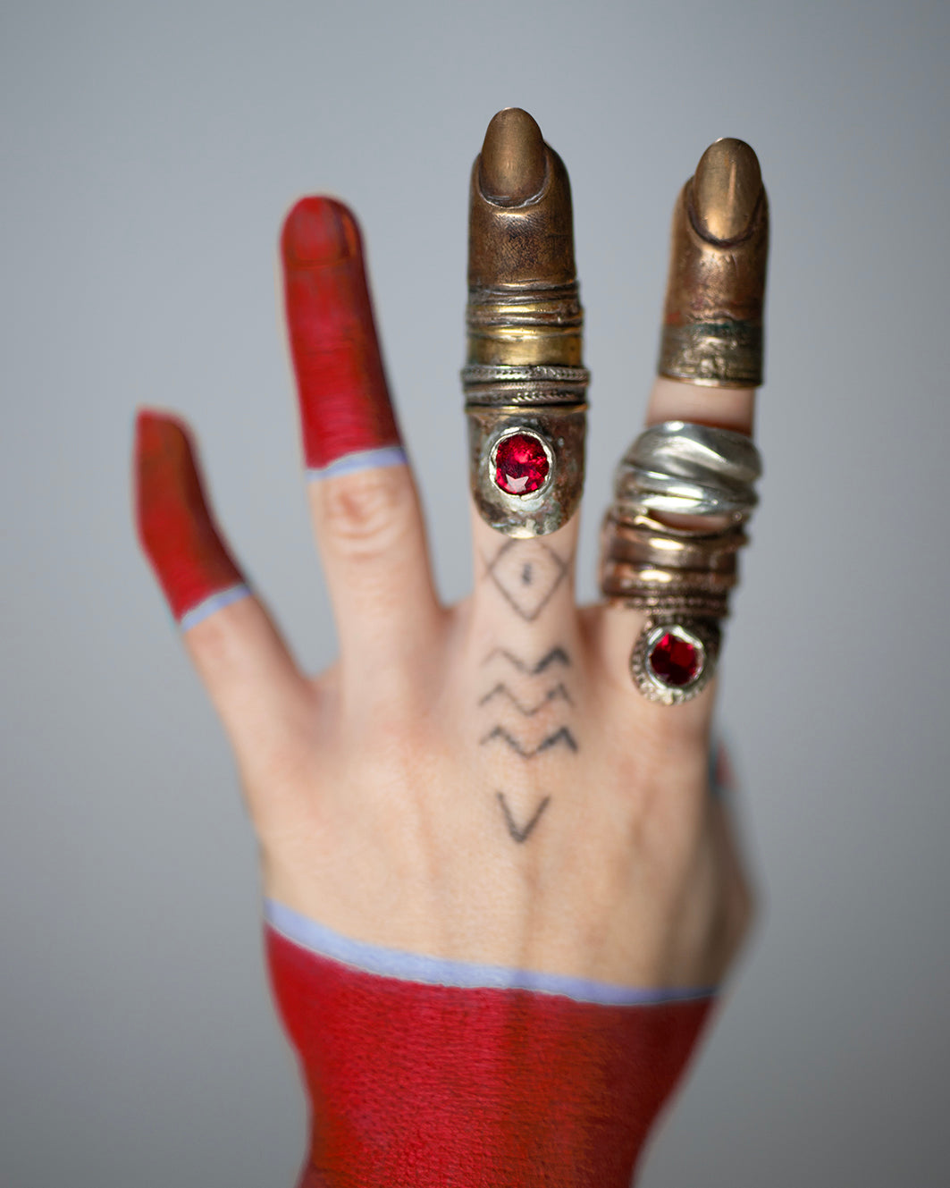 Red swirl. Brass, bronze. Red zirconia. / Pierscien zawijas czerwony. Mosiadz, braz. Cyrkonia.