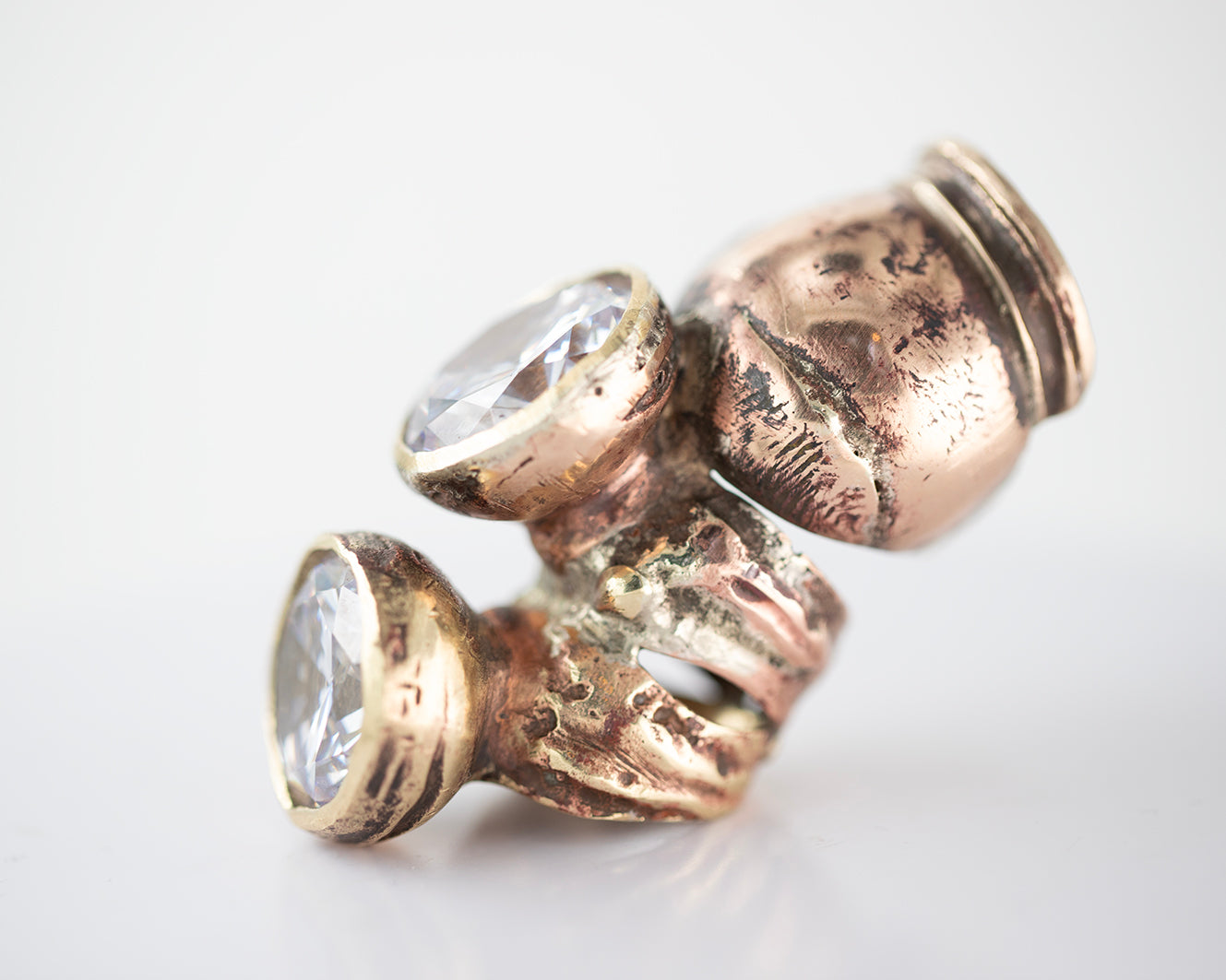 Loft ring. Bronze, brass, 2 zircons. / Loftowy pierscien. Braz, mosiadz, 2 cyrkonie.