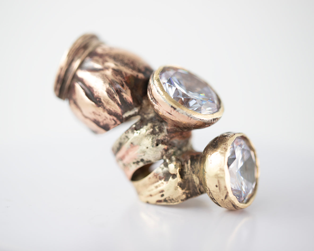 Loft ring. Bronze, brass, 2 zircons. / Loftowy pierscien. Braz, mosiadz, 2 cyrkonie.