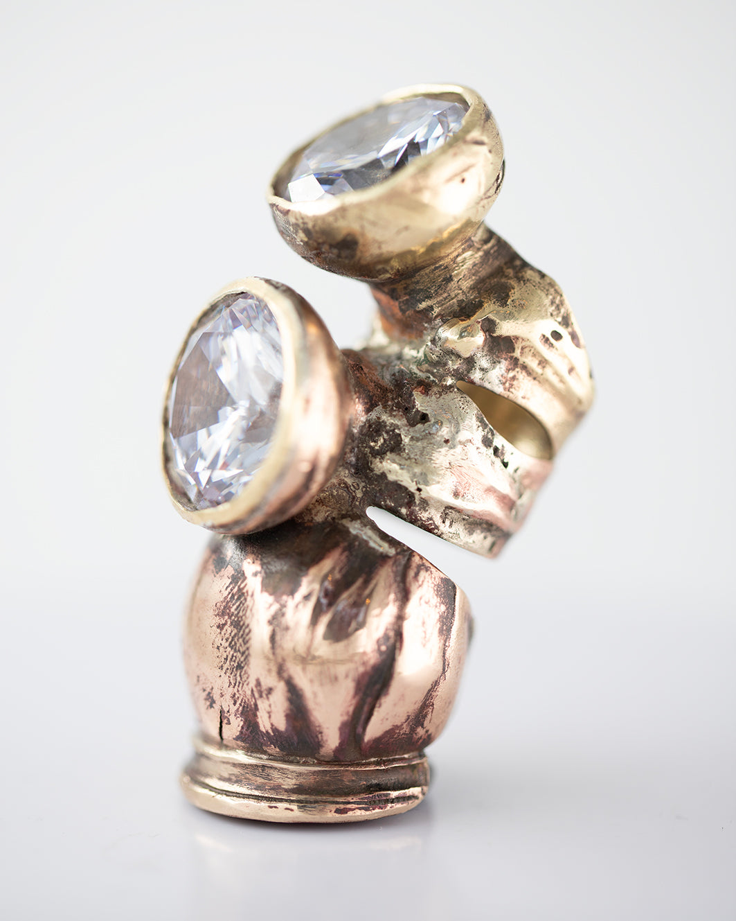 Loft ring. Bronze, brass, 2 zircons. / Loftowy pierscien. Braz, mosiadz, 2 cyrkonie.