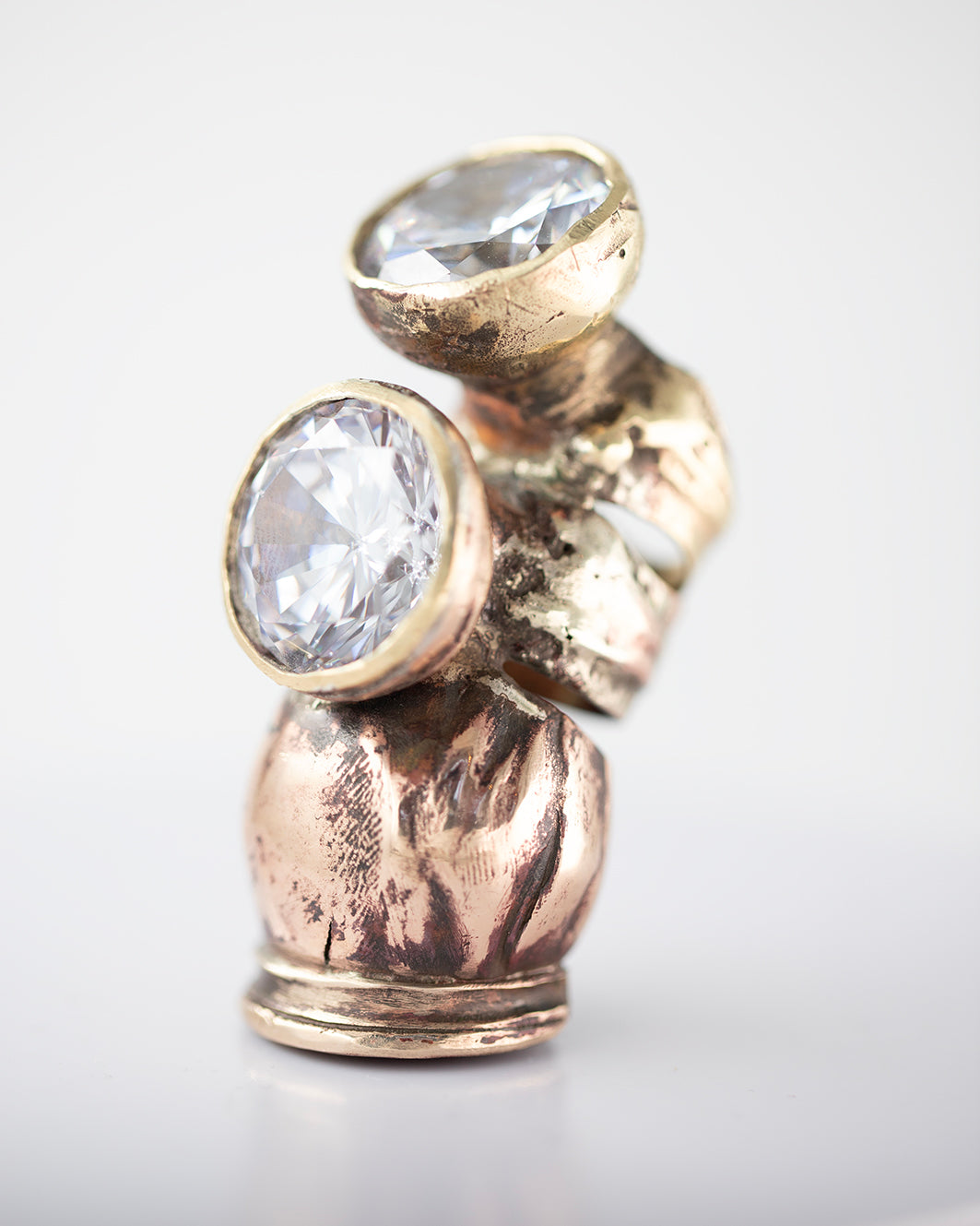 Loft ring. Bronze, brass, 2 zircons. / Loftowy pierscien. Braz, mosiadz, 2 cyrkonie.