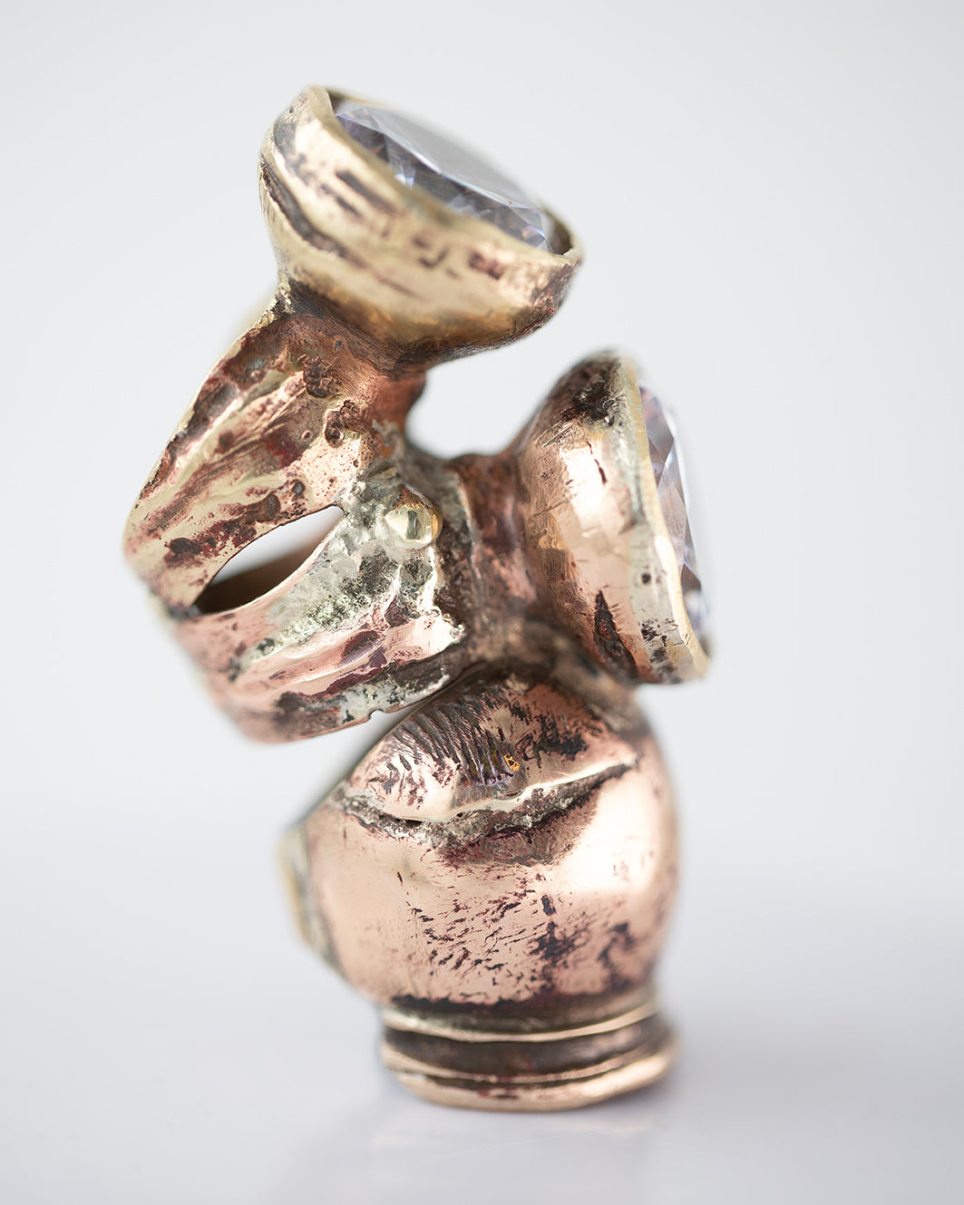 Loft ring. Bronze, brass, 2 zircons. / Loftowy pierscien. Braz, mosiadz, 2 cyrkonie.