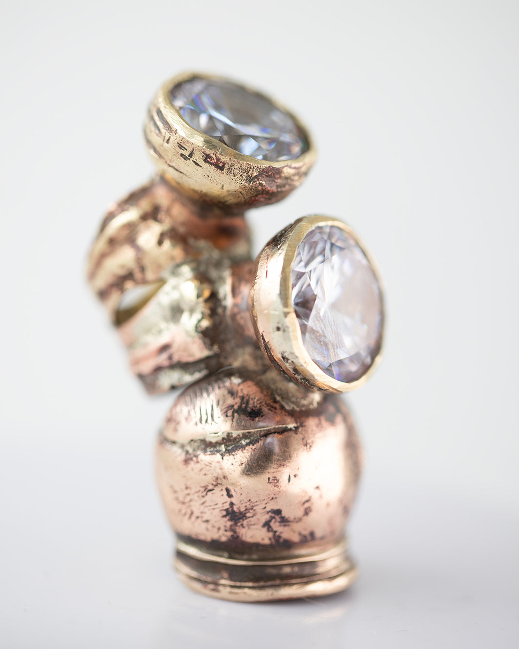 Loft ring. Bronze, brass, 2 zircons. / Loftowy pierscien. Braz, mosiadz, 2 cyrkonie.