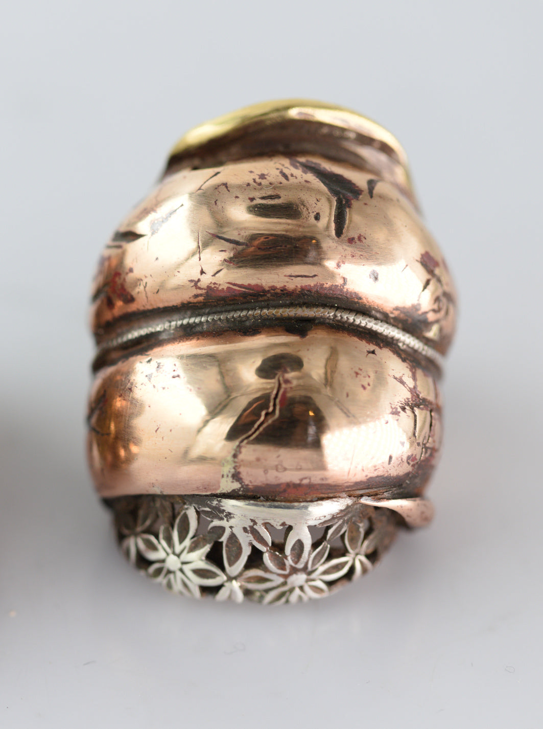 Plump ring. Bronze, brass, silver. / Pulchny pierscien. Braz, mosiadz, srebro.