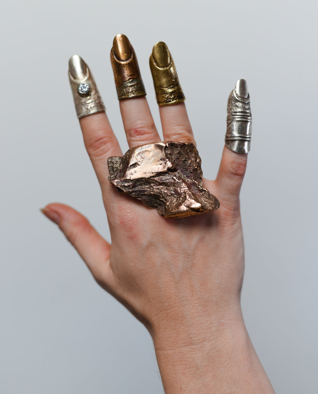 Stone ring. Bronze, brass. / Pierscien skala. Braz, mosiadz.